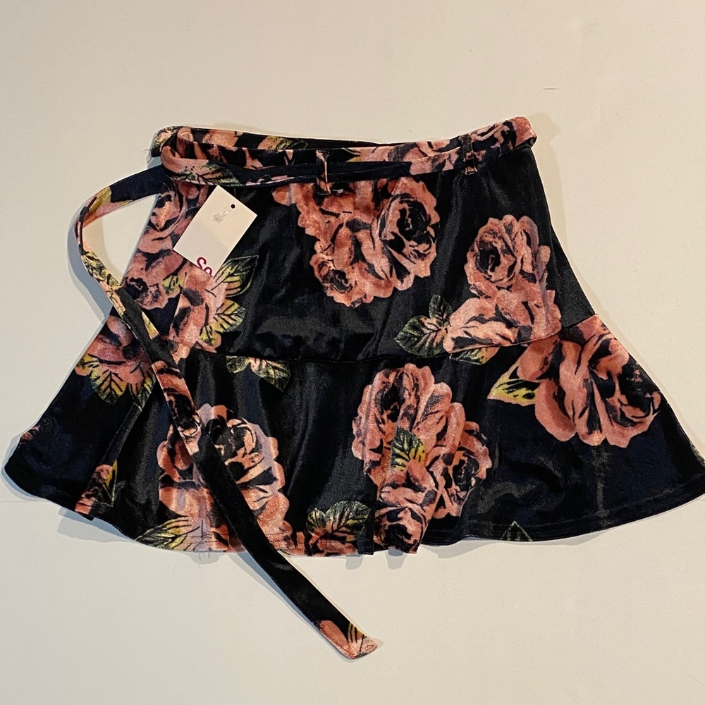 So Small Juniors Short Velvet Rose Floral Mini Skirt New D36
